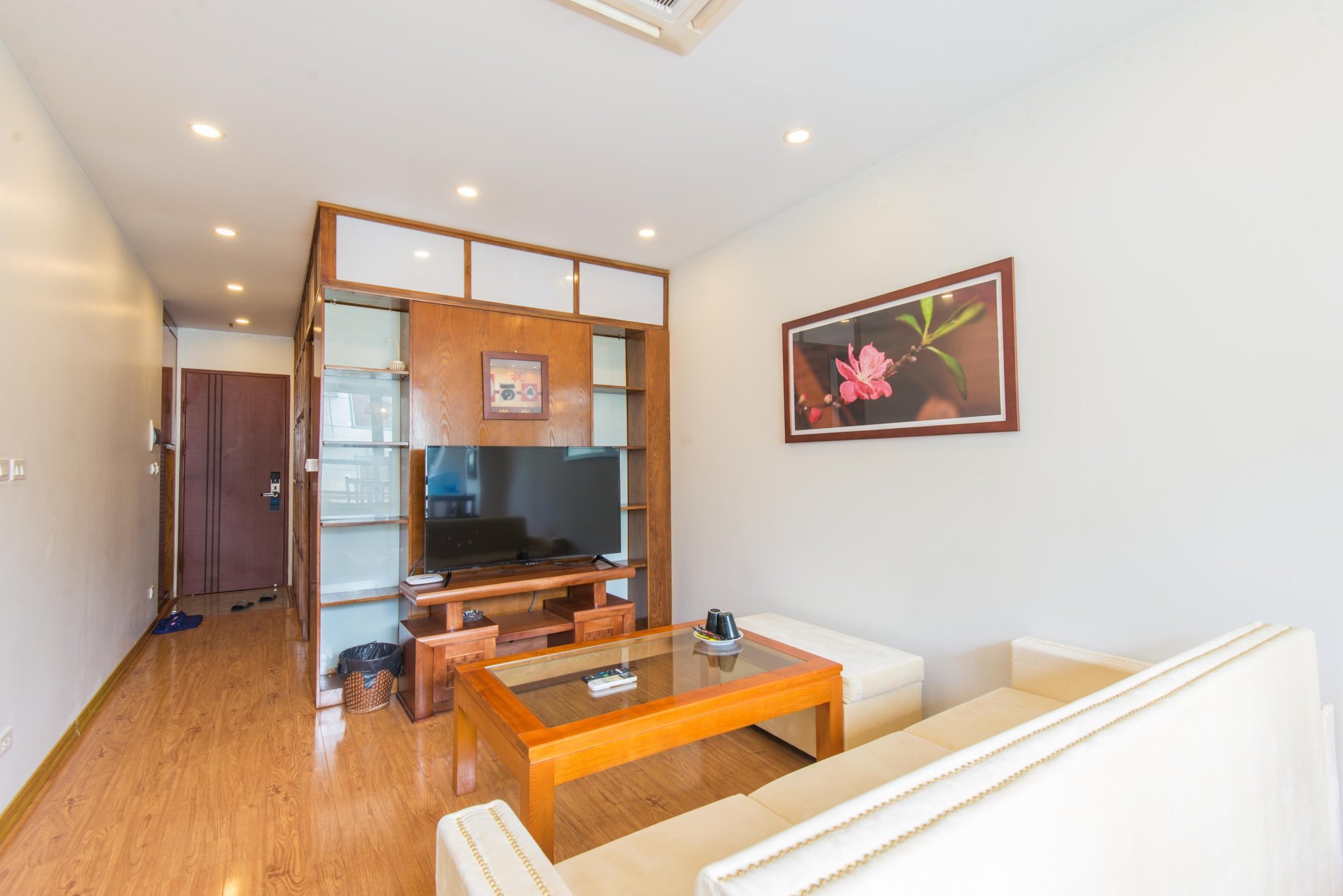Small and light-filled apartment with affordable rent on Linh Lang street (ID 6031)