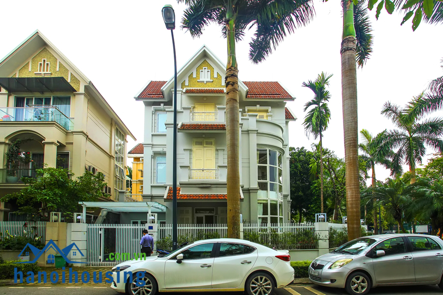 Modern 3-storey house in Ciputra luxury villa area (6130)