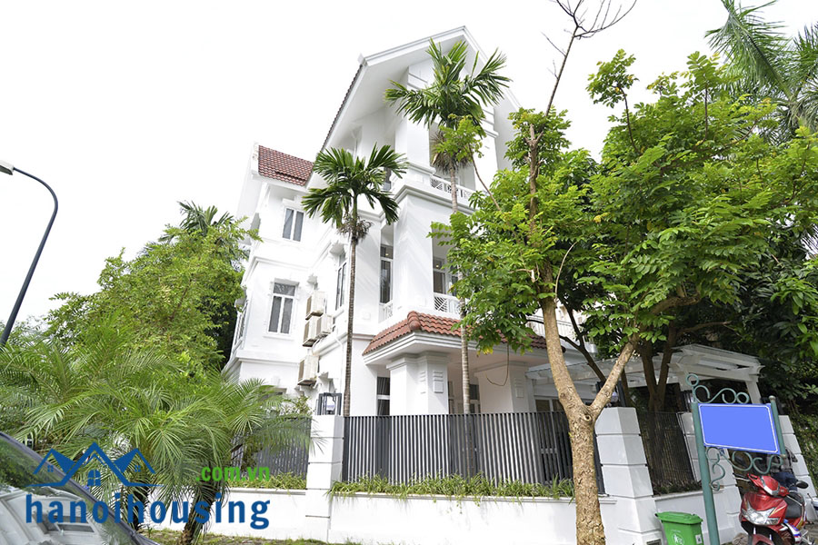 Young, elegant and modern house at Ciputra (ID 6153)